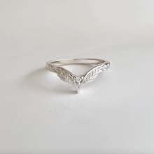 Load image into Gallery viewer, Angel&#39;s Wing Diamond Garden Leaf Wedding Band

