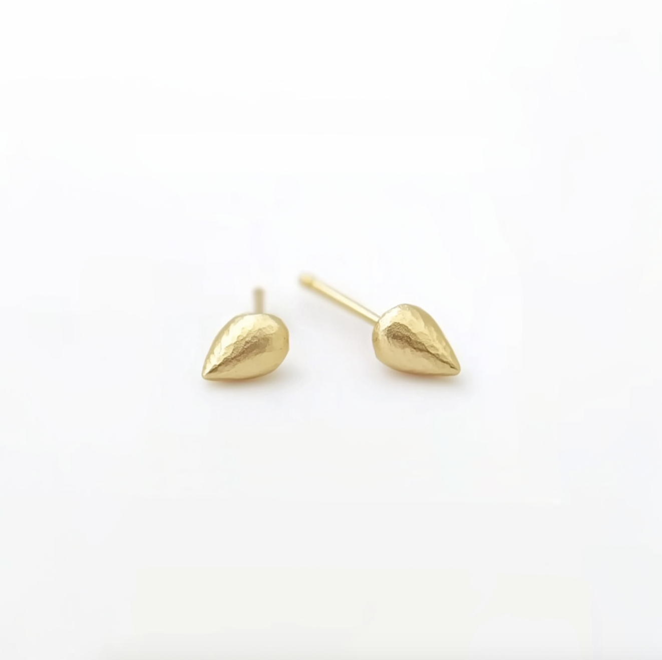 Gold Studs, Leaf Nugget Gold studs 1
