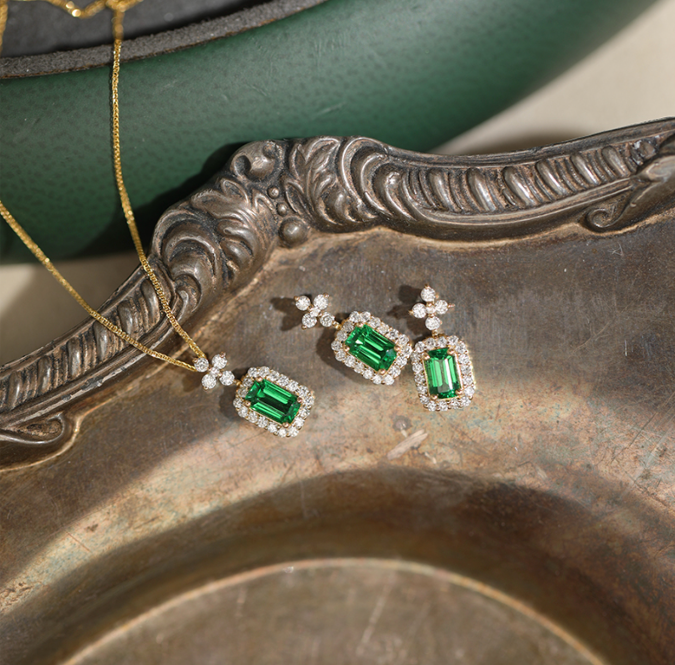 Twilight Ivy 18k Gold Tsavorite necklace, Solid Gold Tsavorite pendant with Diamond