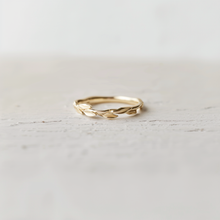 Load image into Gallery viewer, 14k Gold Wedding Matching Leafy Ring
