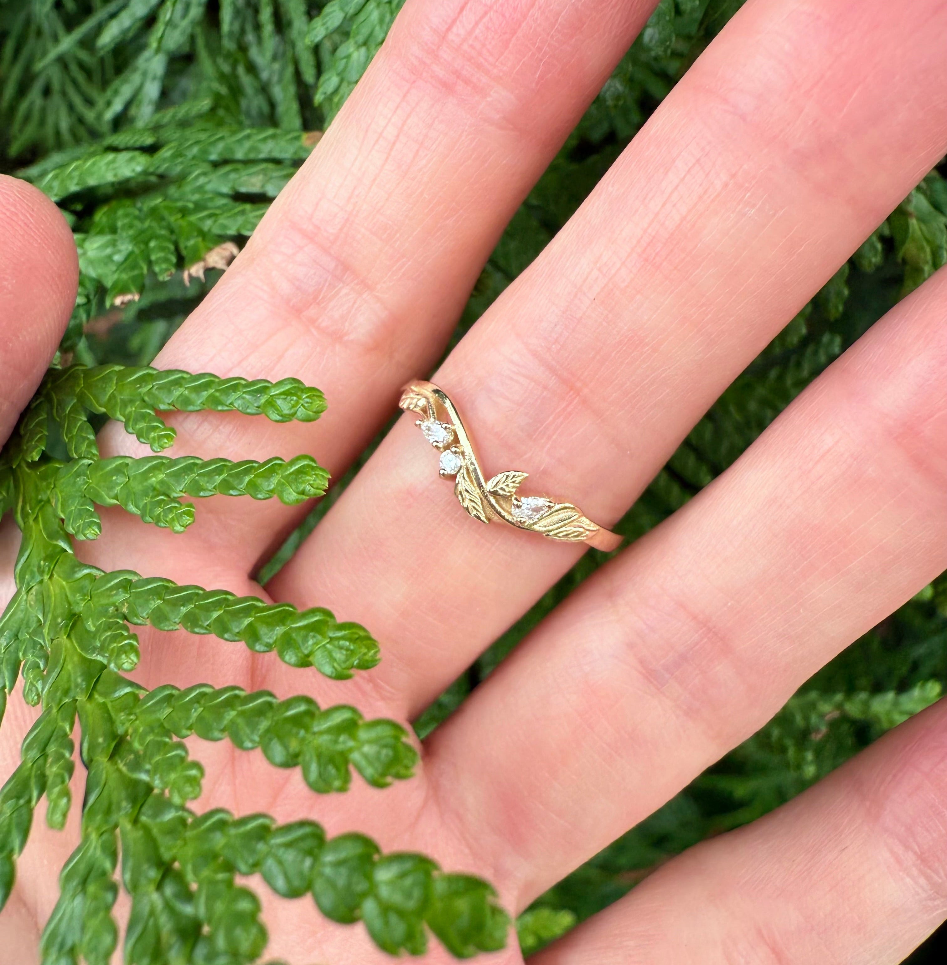 Eryndor Diamond Wedding Band, Chevron Diamond Wedding Ring For Women, Diamond curved wedding band