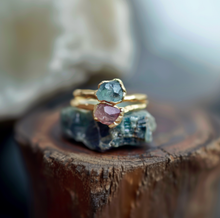 Load image into Gallery viewer, Solitary raw gemstone ring
