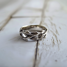 Load image into Gallery viewer, Men&#39;s ring, Leafy Pattern Ring
