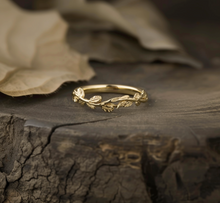 Load image into Gallery viewer, 14k Gold Wreath Ring
