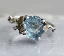 Load image into Gallery viewer, Raw Aquamarine Engagement ring, Leafy Ring, Nature&#39;a collection

