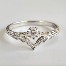 Load image into Gallery viewer, Angel&#39;s Wing Diamond Queen&#39;s Wedding Band
