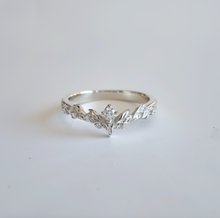 Load image into Gallery viewer, Angel&#39;s Wing Diamond leafy Wedding Band
