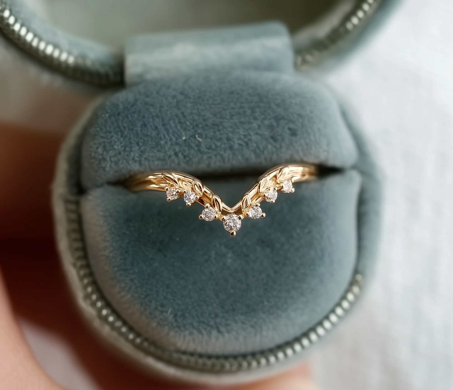 14k Gold Wedding band, Dainty leafy Diamond Wedding stacking Ring for women