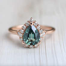 Load image into Gallery viewer, Classic Sapphire ring, 14k Sapphire Engagement ring
