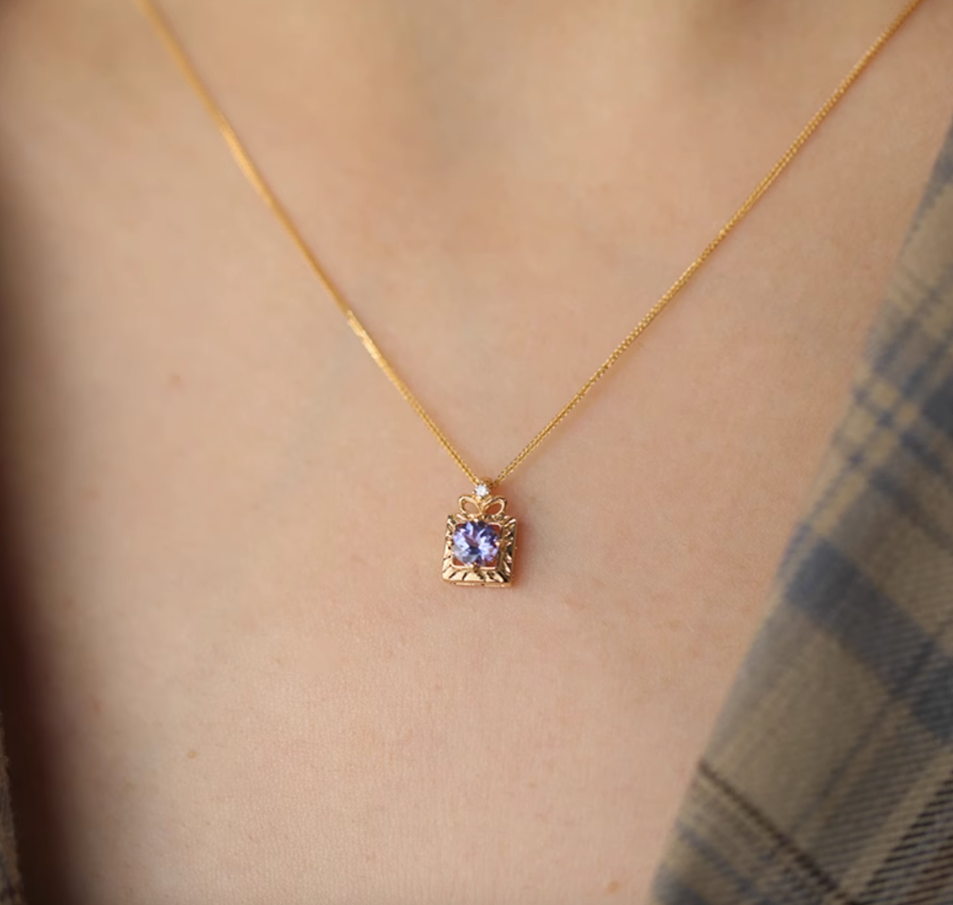 Regal Violet 18k Gold Tanzanite Necklace, Tanzanite Pendant