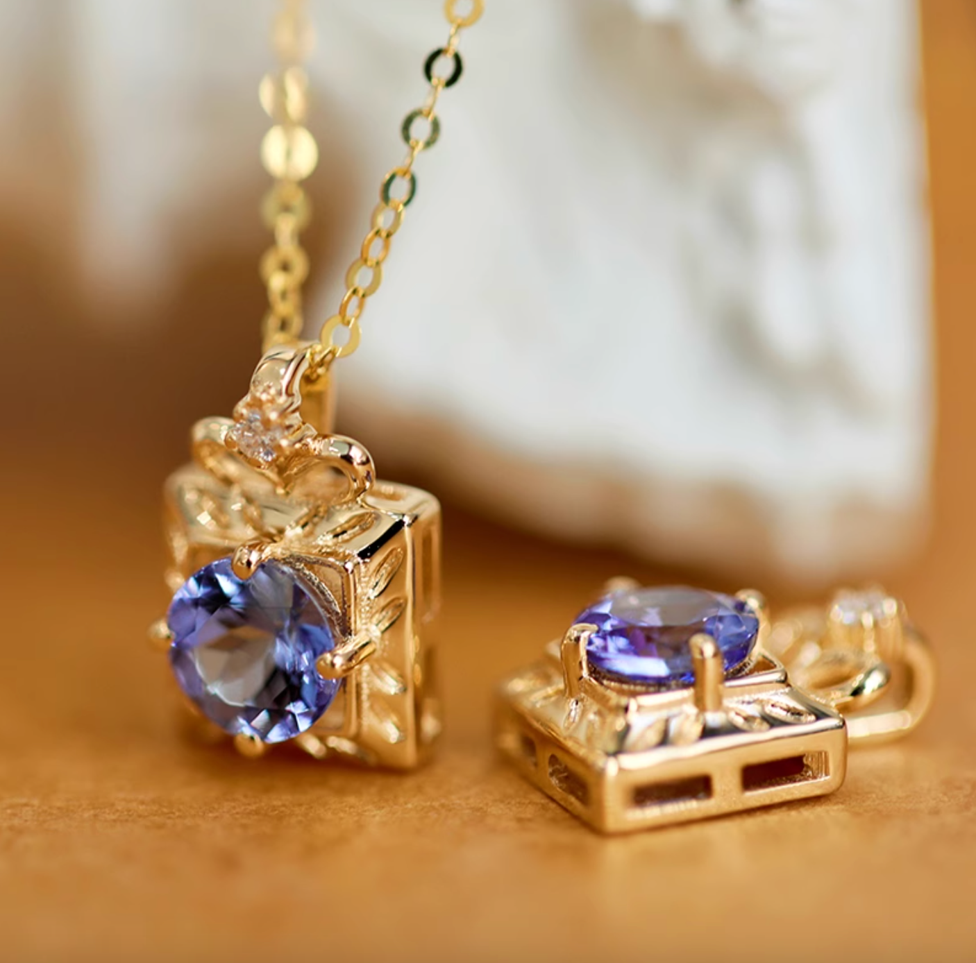 Regal Violet 18k Gold Tanzanite Necklace, Tanzanite Pendant