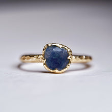 Load image into Gallery viewer, Solitary Raw Sapphire ring 14k
