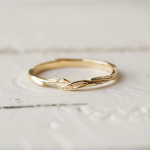 Load image into Gallery viewer, Gold Wedding Matching Leafy Ring
