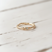 Load image into Gallery viewer, Waterflow 14k Gold Aquamarine ring
