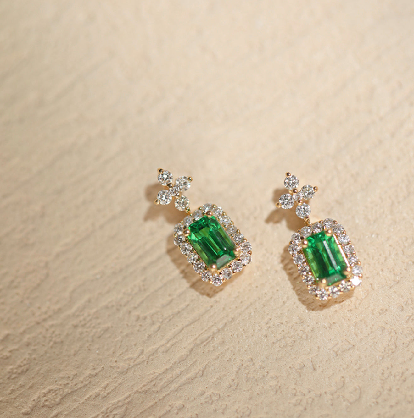 Twilight Ivy 18k Gold Tsavorite necklace, Solid Gold Tsavorite pendant with Diamond
