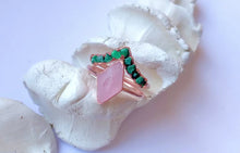 Load and play video in Gallery viewer, Mystic Love: Raw Malachite and Rose Quartz Wedding Ring Set
