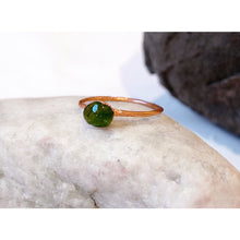 Load image into Gallery viewer, JadedDesignNYC Raw Emerald Wedding Ring Set, Raw Stone Ring, May Birthstone Ring, Raw Gemstone Ring
